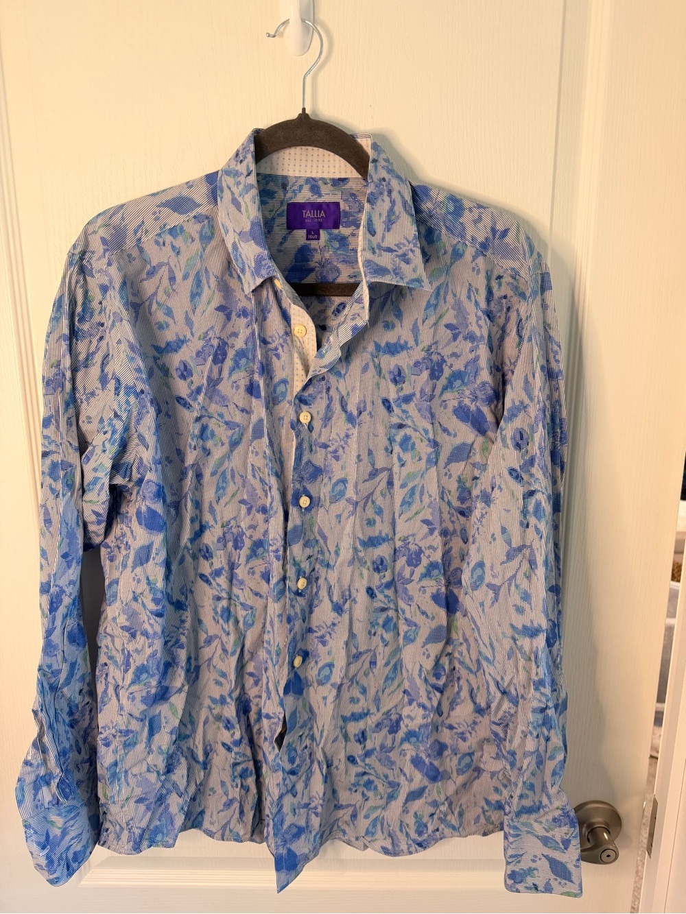 TALLIA Light Blue Floral-Print Button Down Shirt